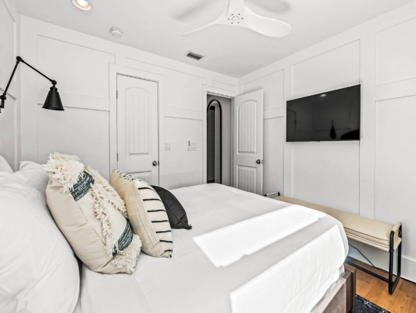 Walk to the Beach Three Bedroom Rental Home in Anna Maria